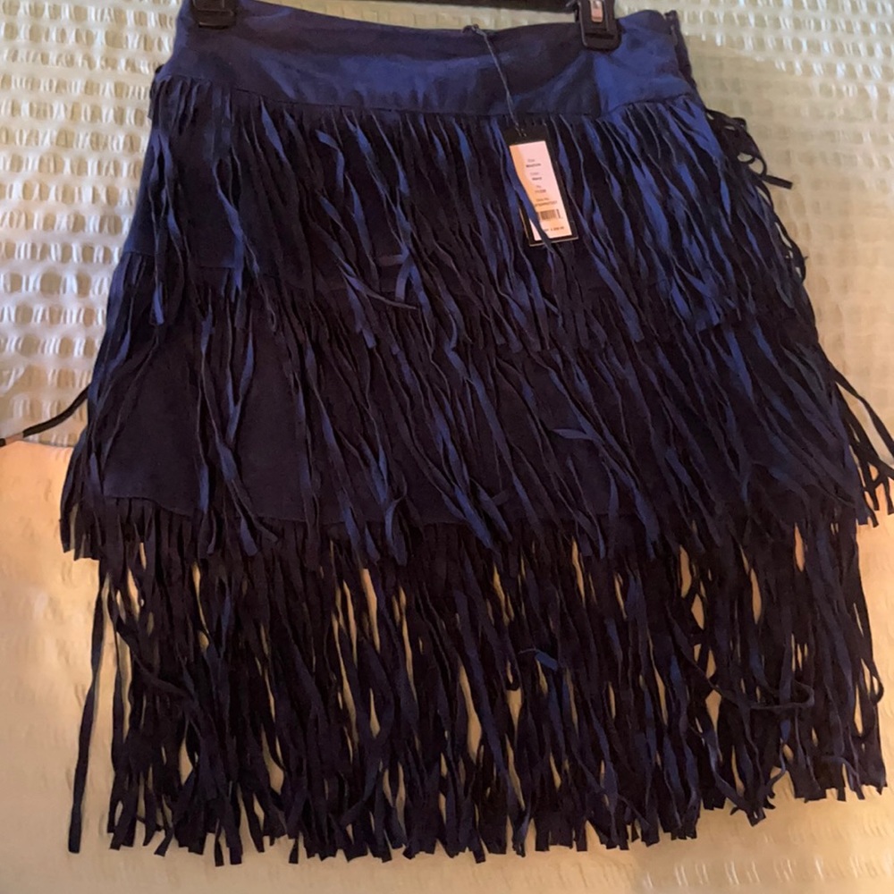 Adorable ROMEO +JULIET blue suede mini skirt with fringe